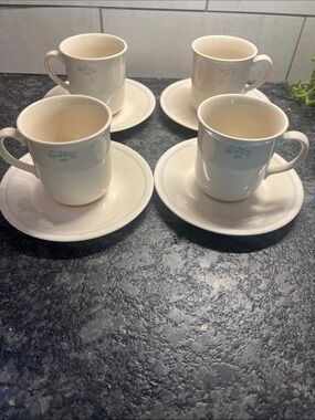 Set of 4 Vintage Corelle coffee cup and saucer set. Excellent condition